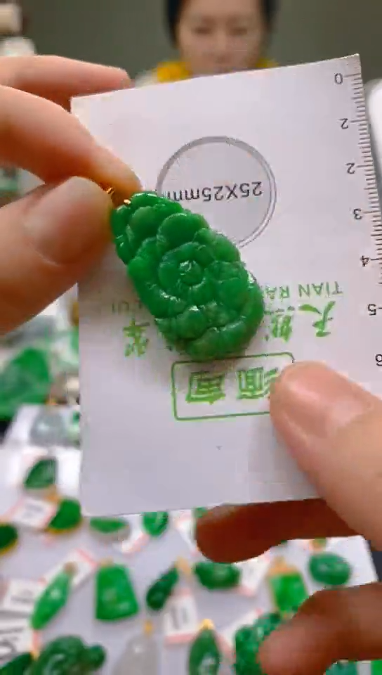 【闪购商品】翡翠颈饰18K金镶嵌天然翡翠A货，支持复检
