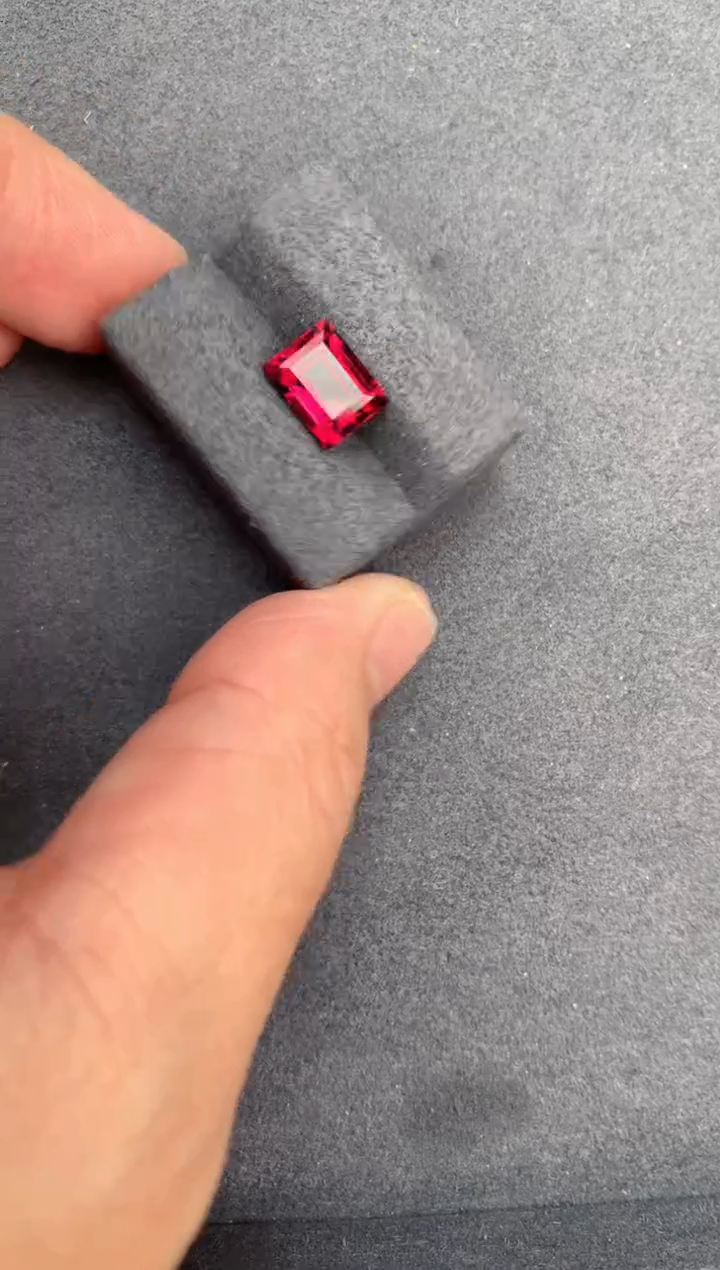 【闪购商品】石榴石裸石未镶嵌3.4ct镁铝榴石