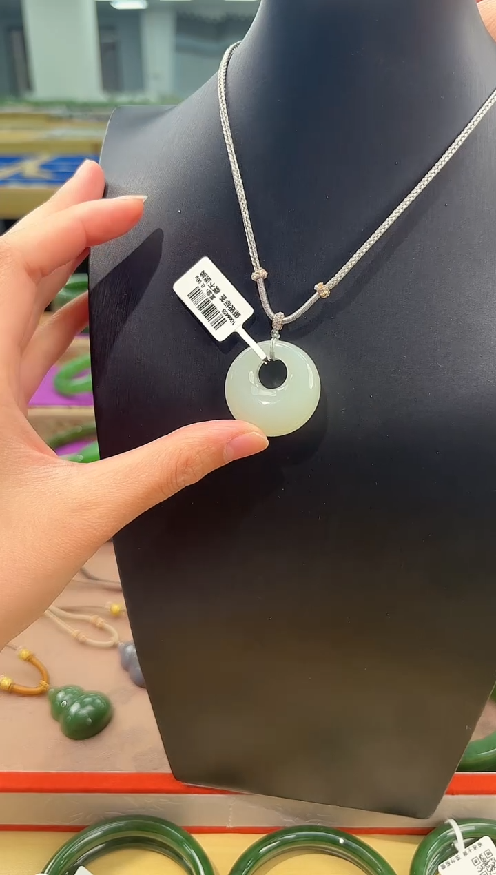 吊坠(赠链)未镶嵌和田玉和田玉高冰晴公主扣多样性发一件