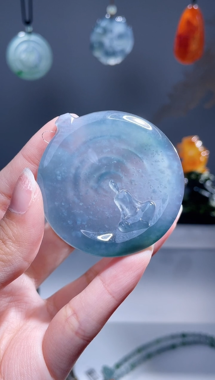 翡翠未镶嵌颈饰悟道