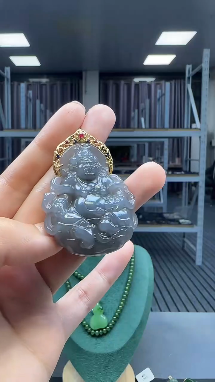 18K金镶嵌和田玉挂件1