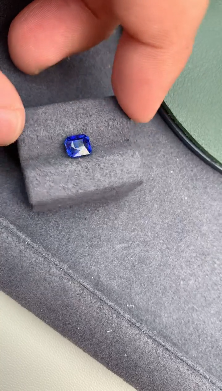 【闪购商品】蓝宝石裸石未镶嵌1.6ct皇家蓝