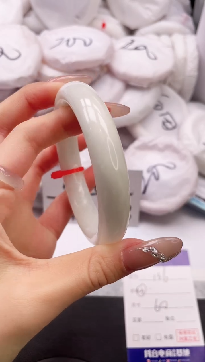 【闪购商品】和田玉手镯未镶嵌5K136-60