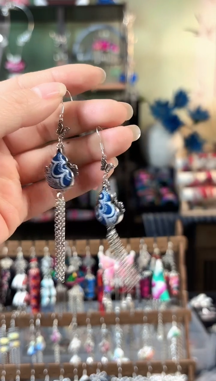 彩云南阁非遗老绣苗银饰品664