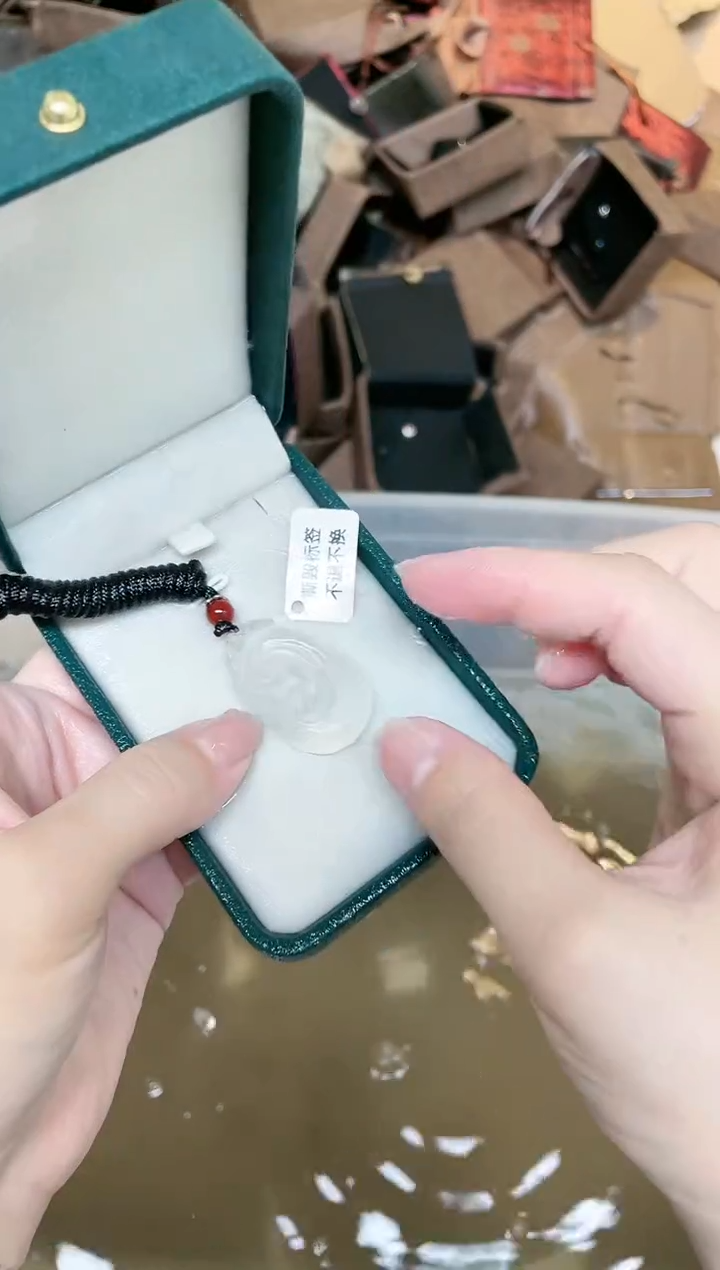 石英质玉手镯未镶嵌如意