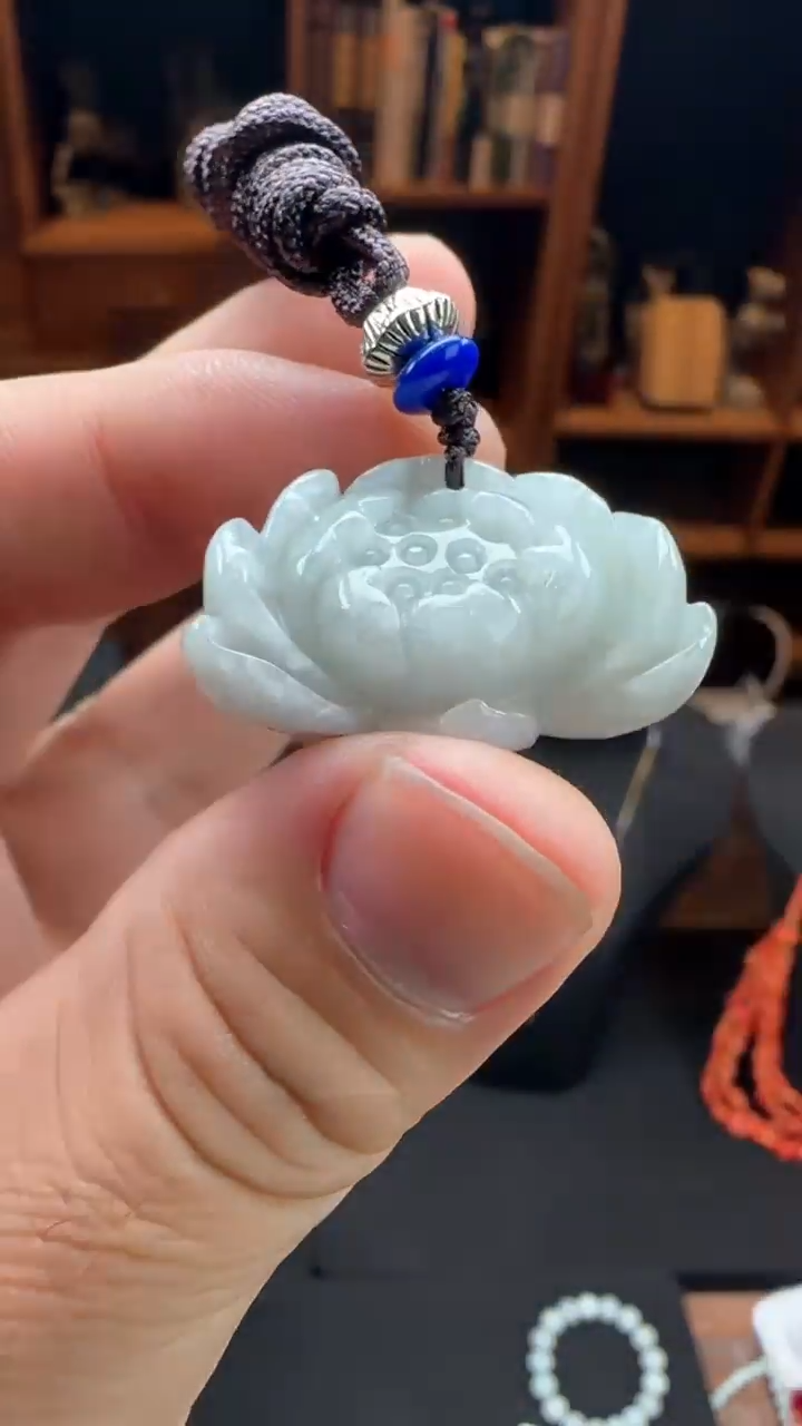 吊坠(不含链)未镶嵌翡翠天然缅甸A货翡翠（荷花）多样性发其一