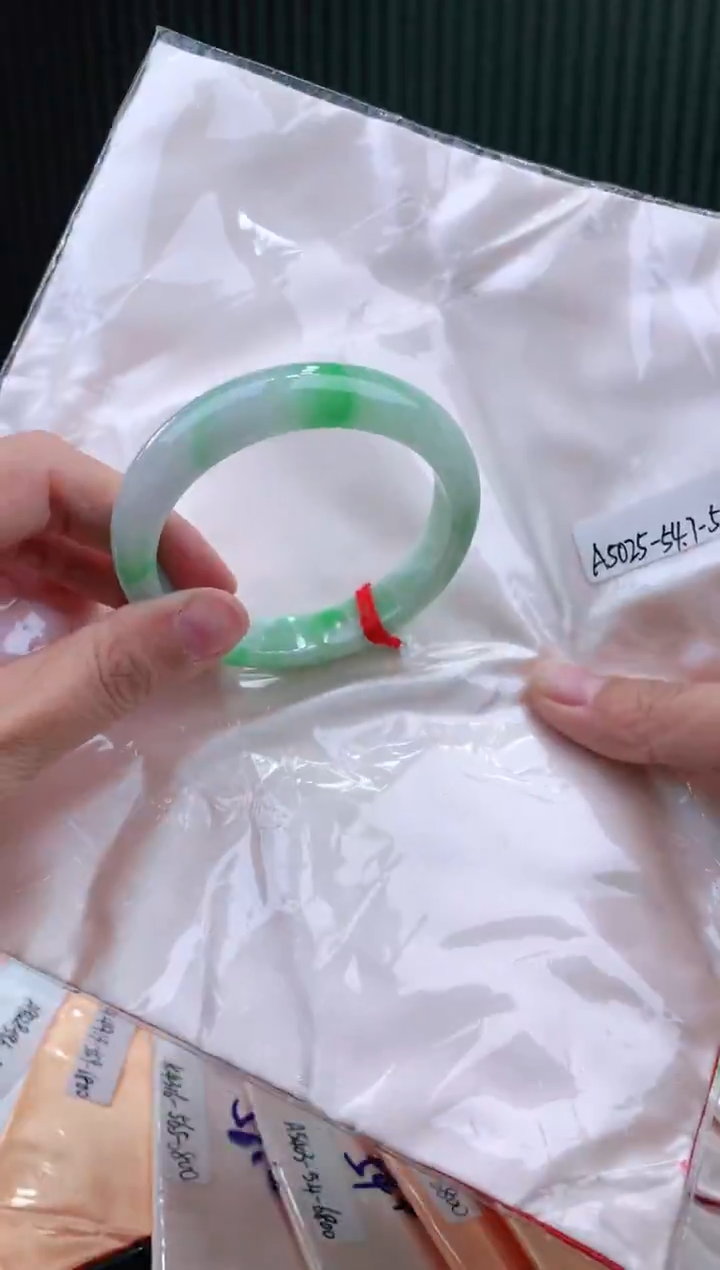 未镶嵌手镯翡翠54+