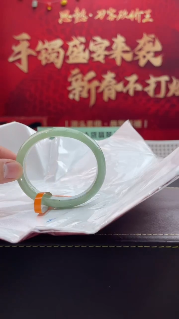 【闪购商品】翡翠手镯未镶嵌11翡翠手镯（微瑕）