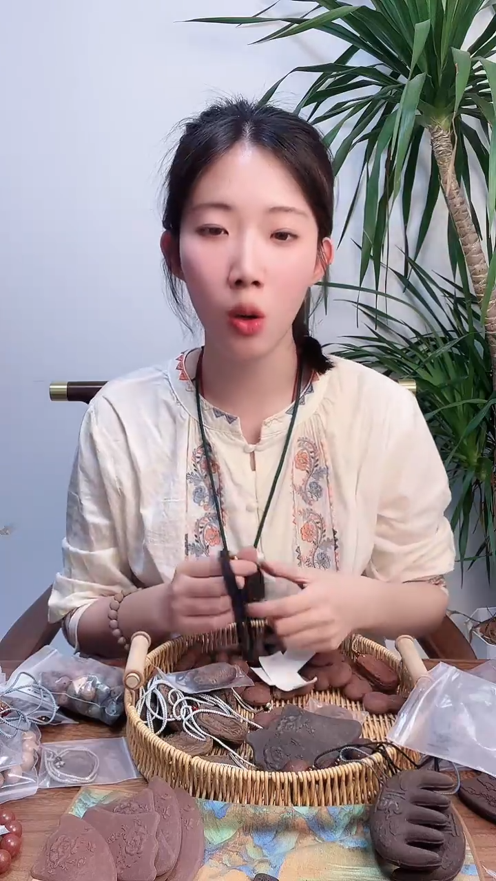 黑龙涎香方大蝴蝶牌子