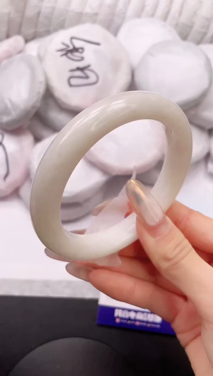 【闪购商品】和田玉手镯未镶嵌18L125-61