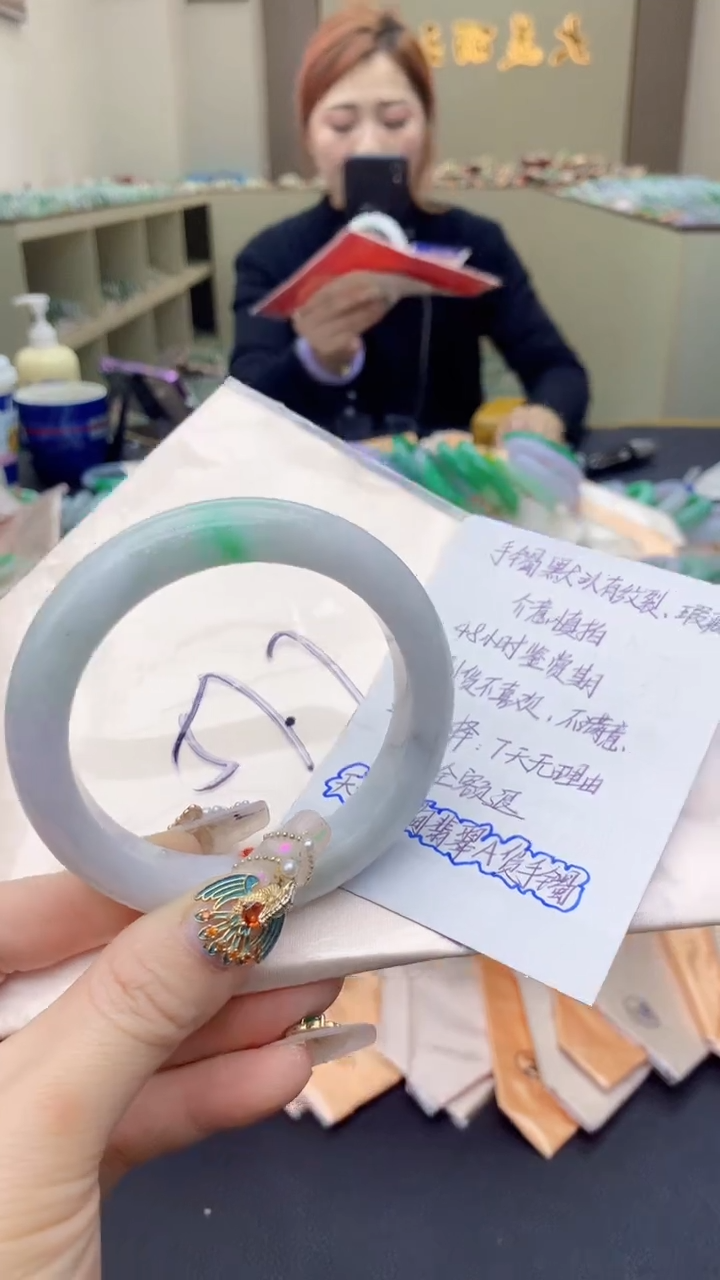 【闪购商品】翡翠手镯未镶嵌1052230074