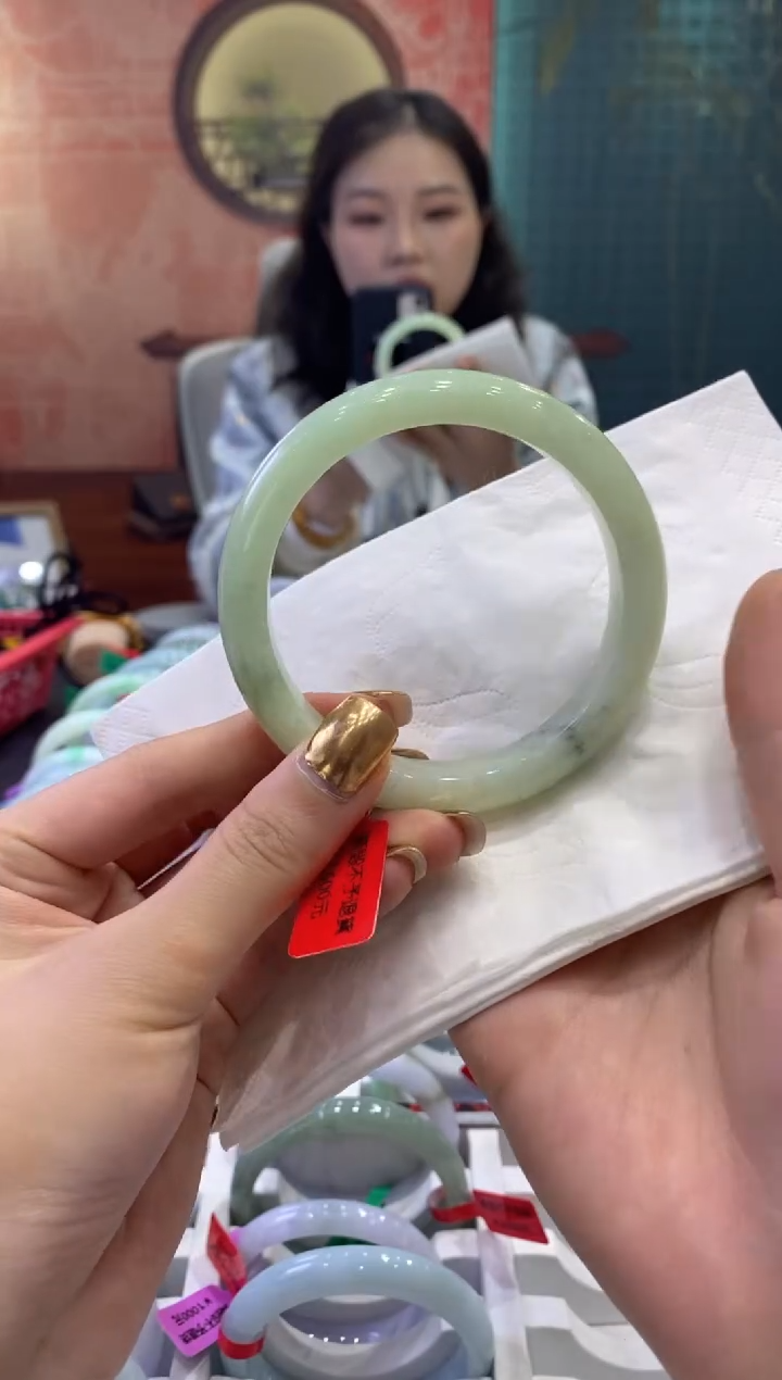 【闪购商品】翡翠手镯未镶嵌多人18211