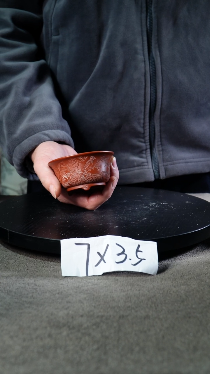 A宜兴紫砂小花盆