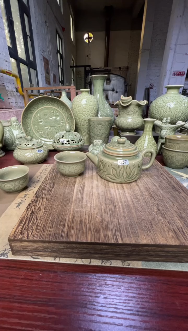 瑕疵耀州窑莲纹德钟壶037+牡丹小杯