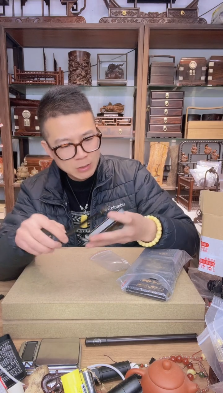 【闪购商品】乌木类书架3号紫光檀嵌黄杨黄蛉盒  硕果累累