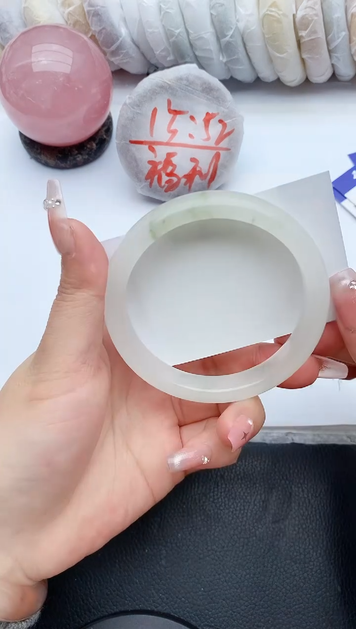 【闪购商品】石英质玉手镯未镶嵌265+62/63