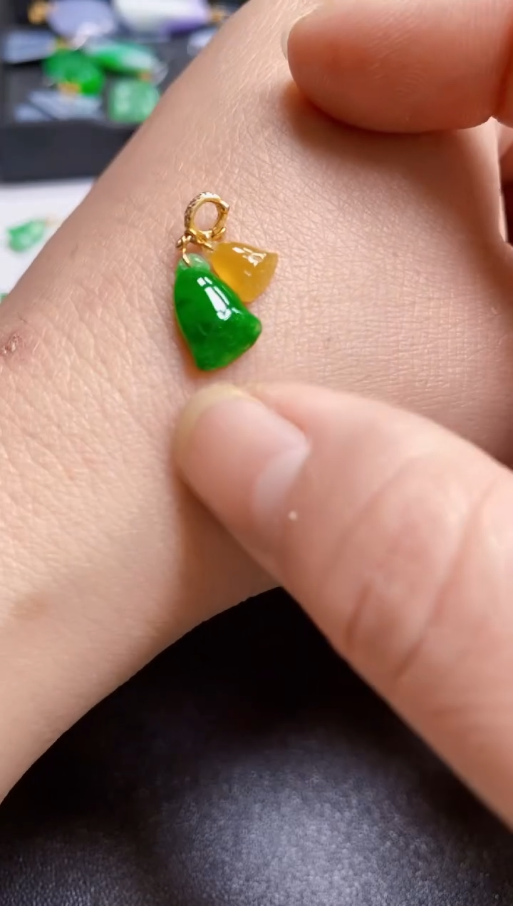 【闪购商品】翡翠颈饰18K金镶嵌吊坠