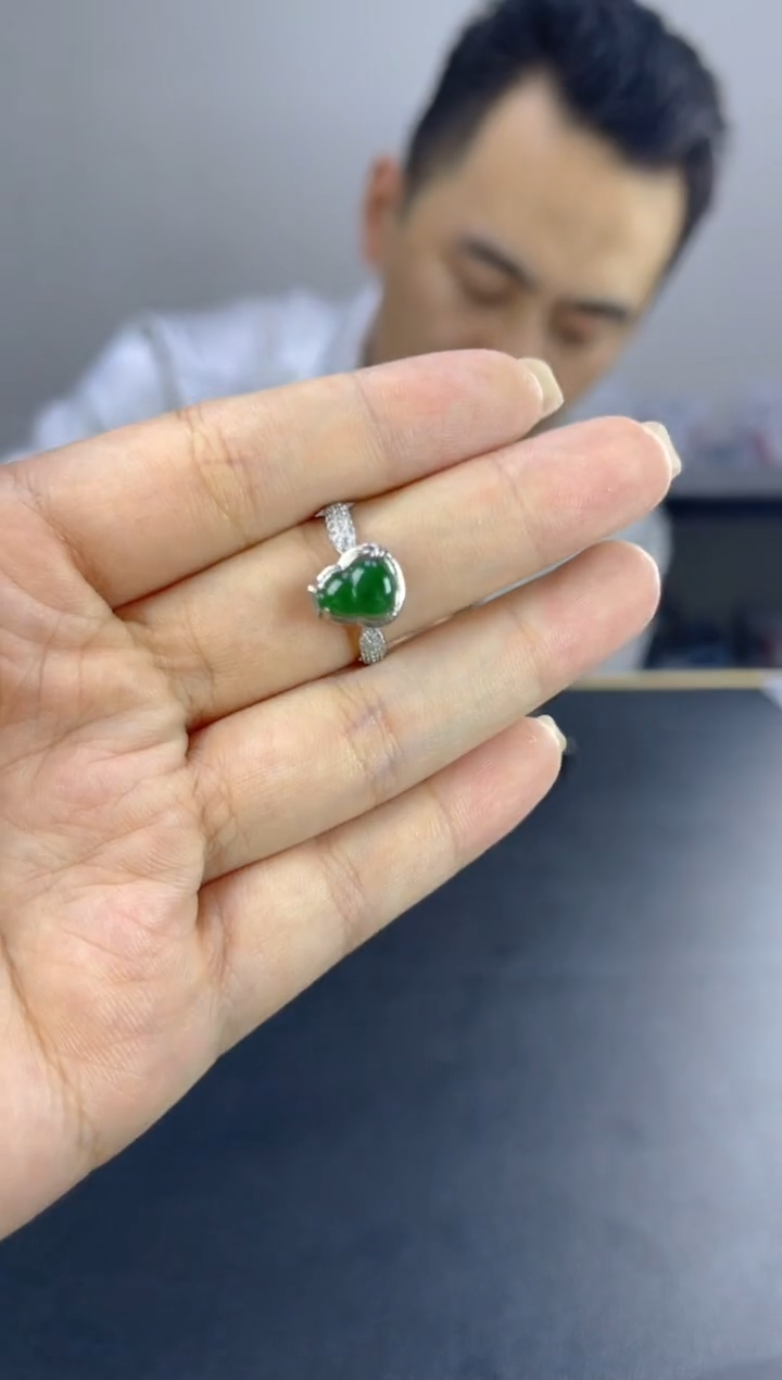 翡翠未镶嵌颈饰天然A货翡翠   