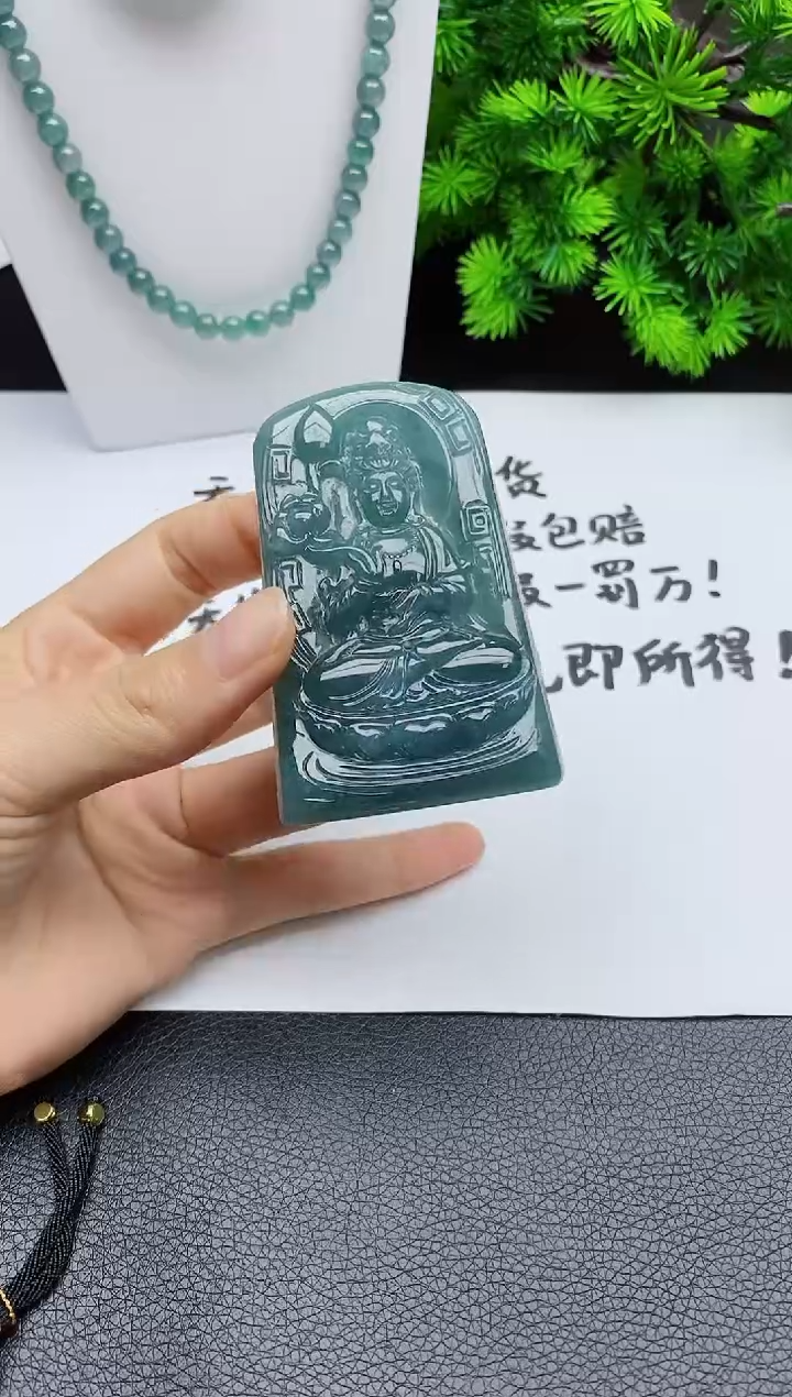 翡翠未镶嵌颈饰 