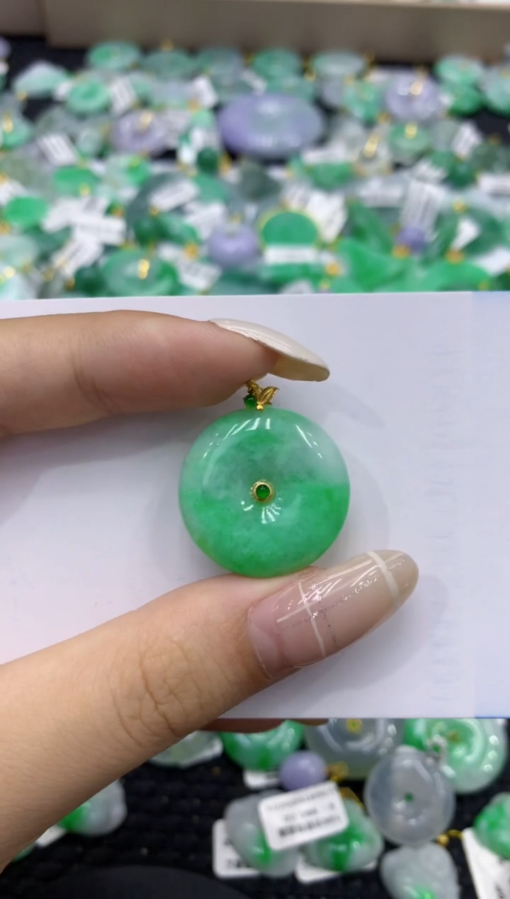 颈饰18K金镶嵌翡翠天然缅甸翡翠A货