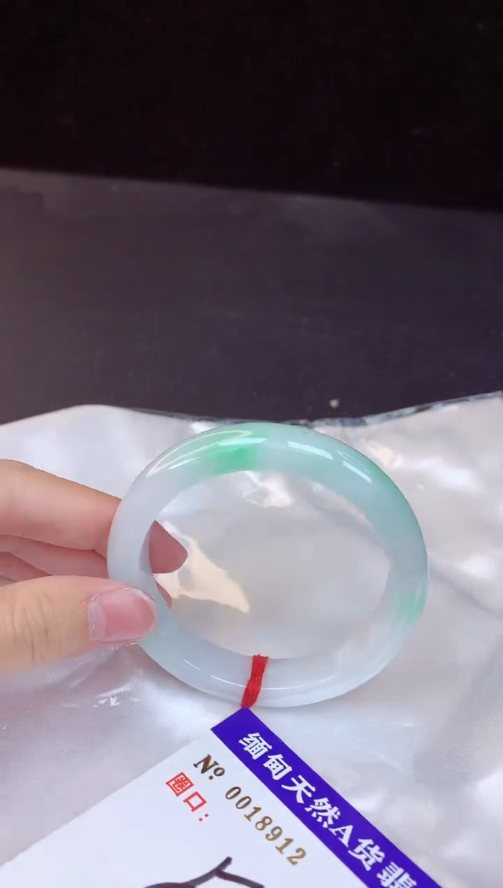 【闪购商品】翡翠手镯未镶嵌54+             