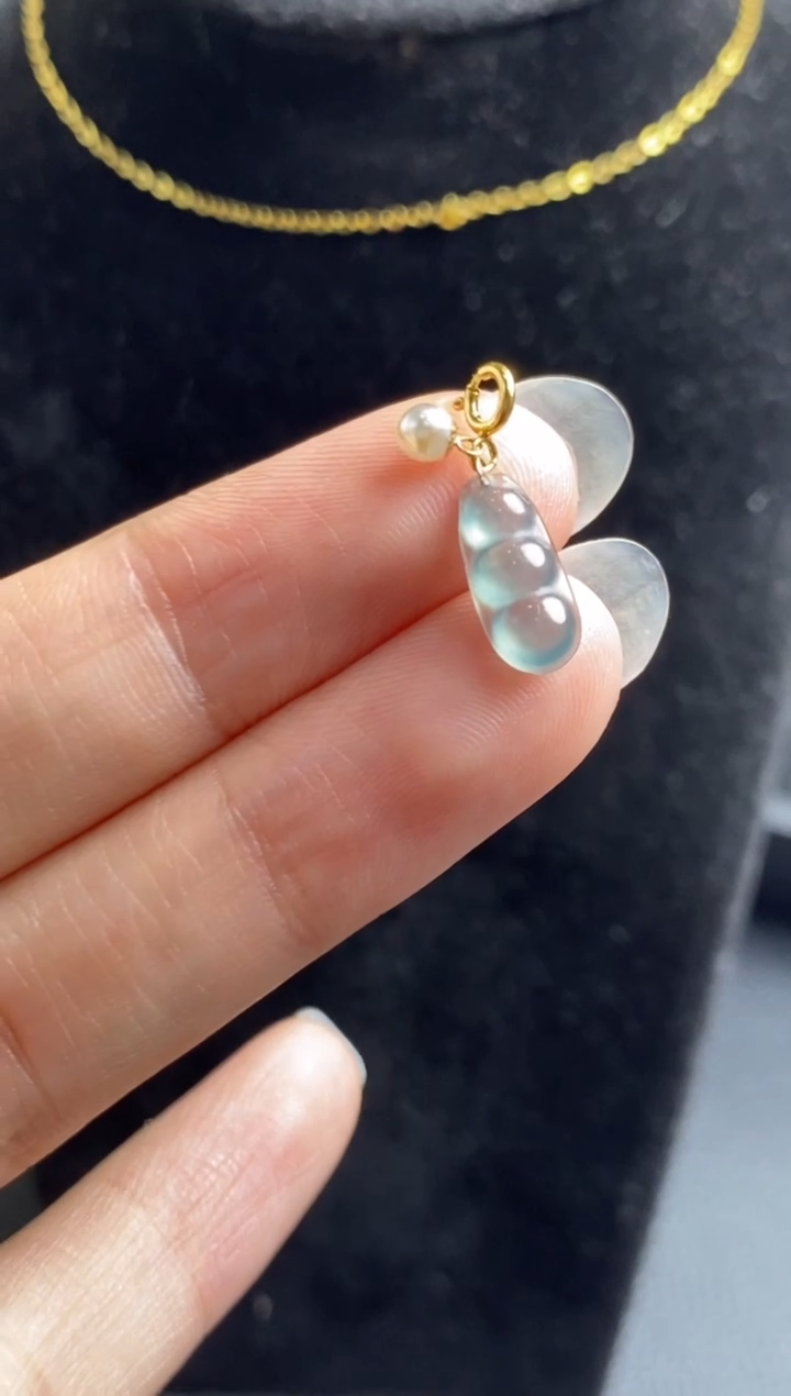 翡翠18K金镶嵌颈饰吊坠