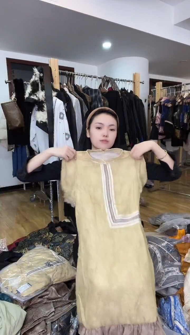 连衣裙       XL码      115-125斤