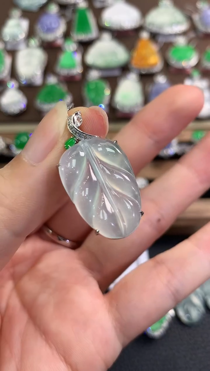 翡翠18K金镶嵌吊坠(不含链)春日珠宝 B69     