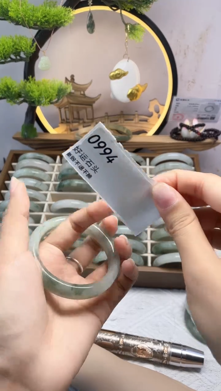 未镶嵌手镯石英质玉0994