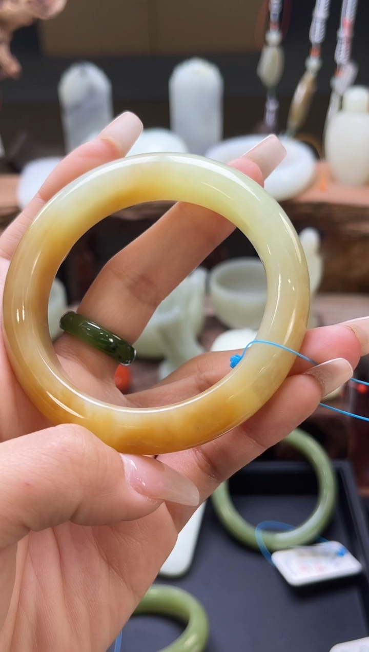 【闪购商品】和田玉手镯未镶嵌若羌黄玉带糖56+圈9007344