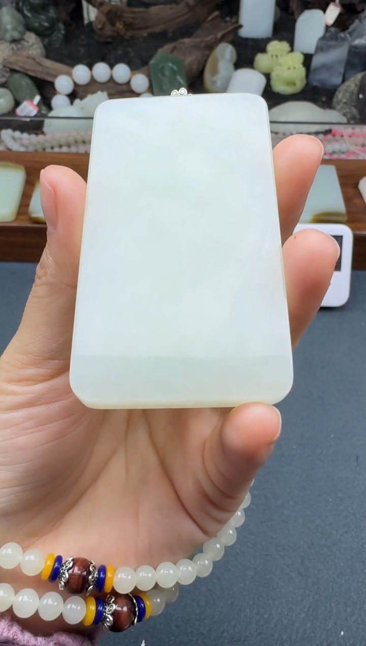 【闪购商品】和田玉未镶嵌颈饰开心