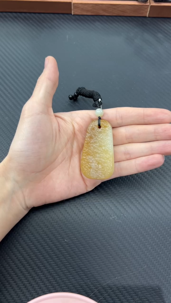 【闪购商品】和田玉吊坠(赠链)未镶嵌且末金山微色差吊坠