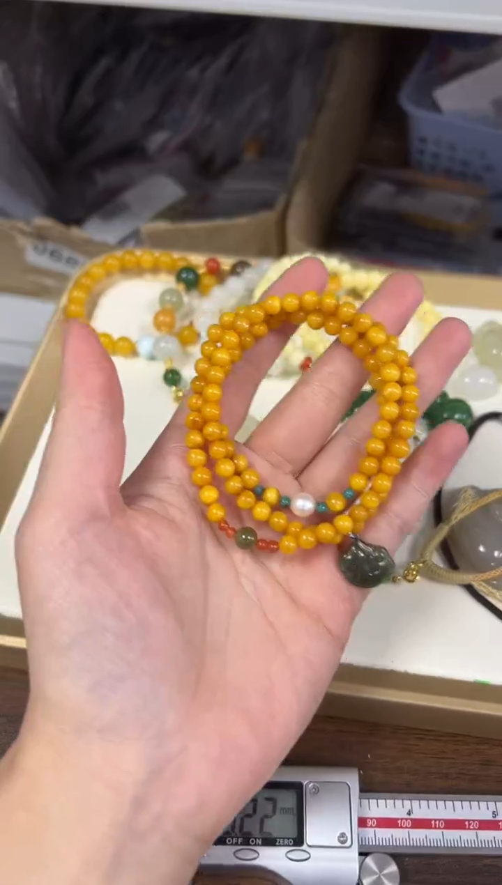 未镶嵌手链和田玉孤品和田玉蜜蜡设计款手链[98]