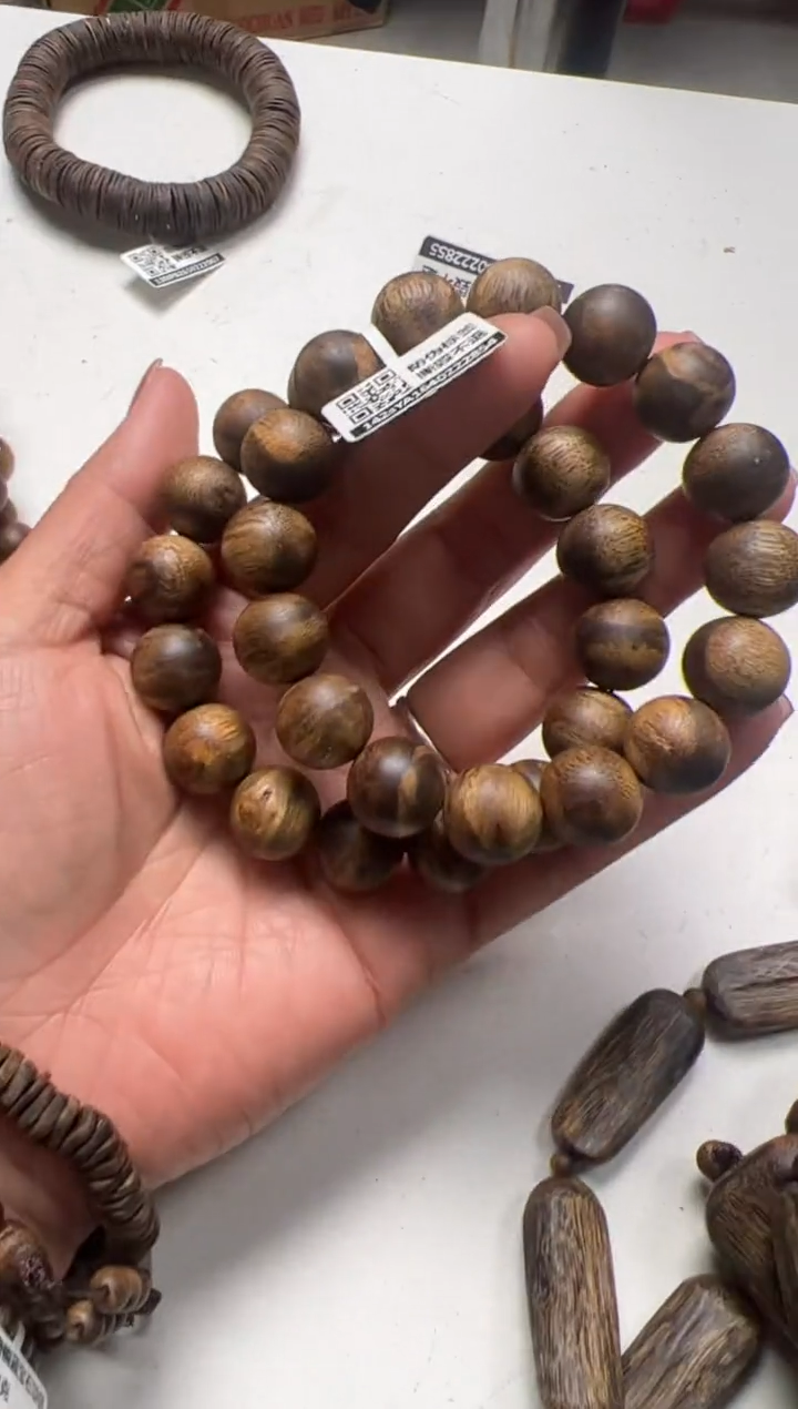 【闪购商品】沉香手串15克绿奇楠1.4花珠手串多样性发货1条