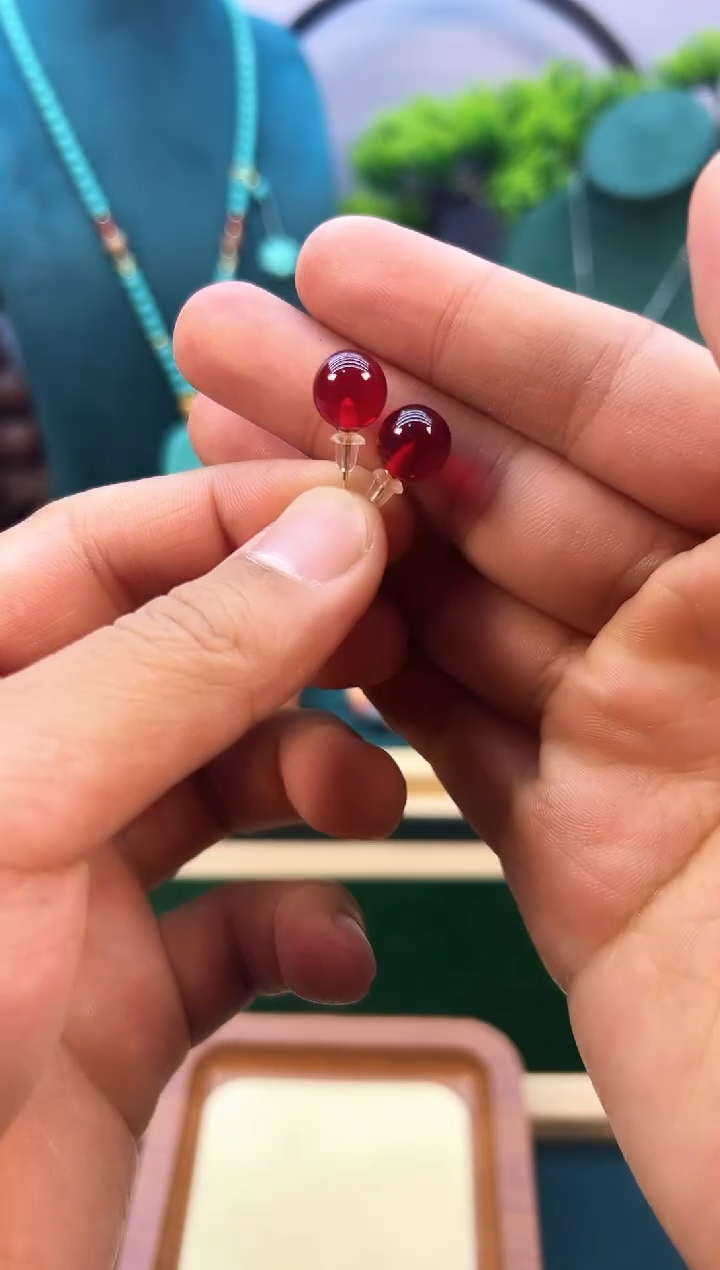 14K金镶嵌血珀耳饰E40       