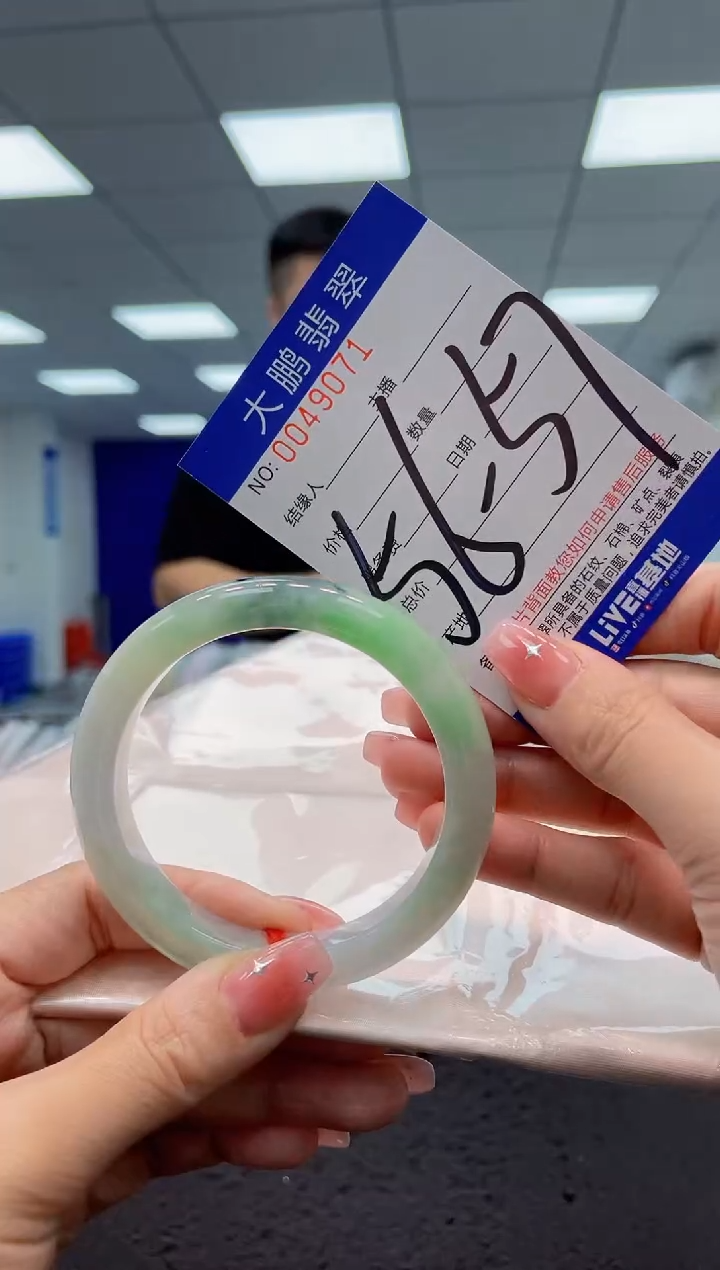 【闪购商品】翡翠手镯未镶嵌AAAAAAAAAA