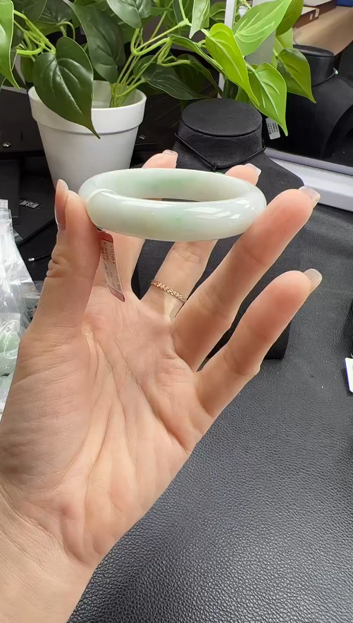 【闪购商品】翡翠手镯未镶嵌手镯55-57圈口