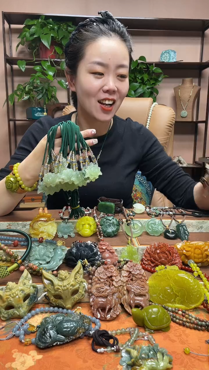 未镶嵌岫玉吊坠多样性发货发其中之一