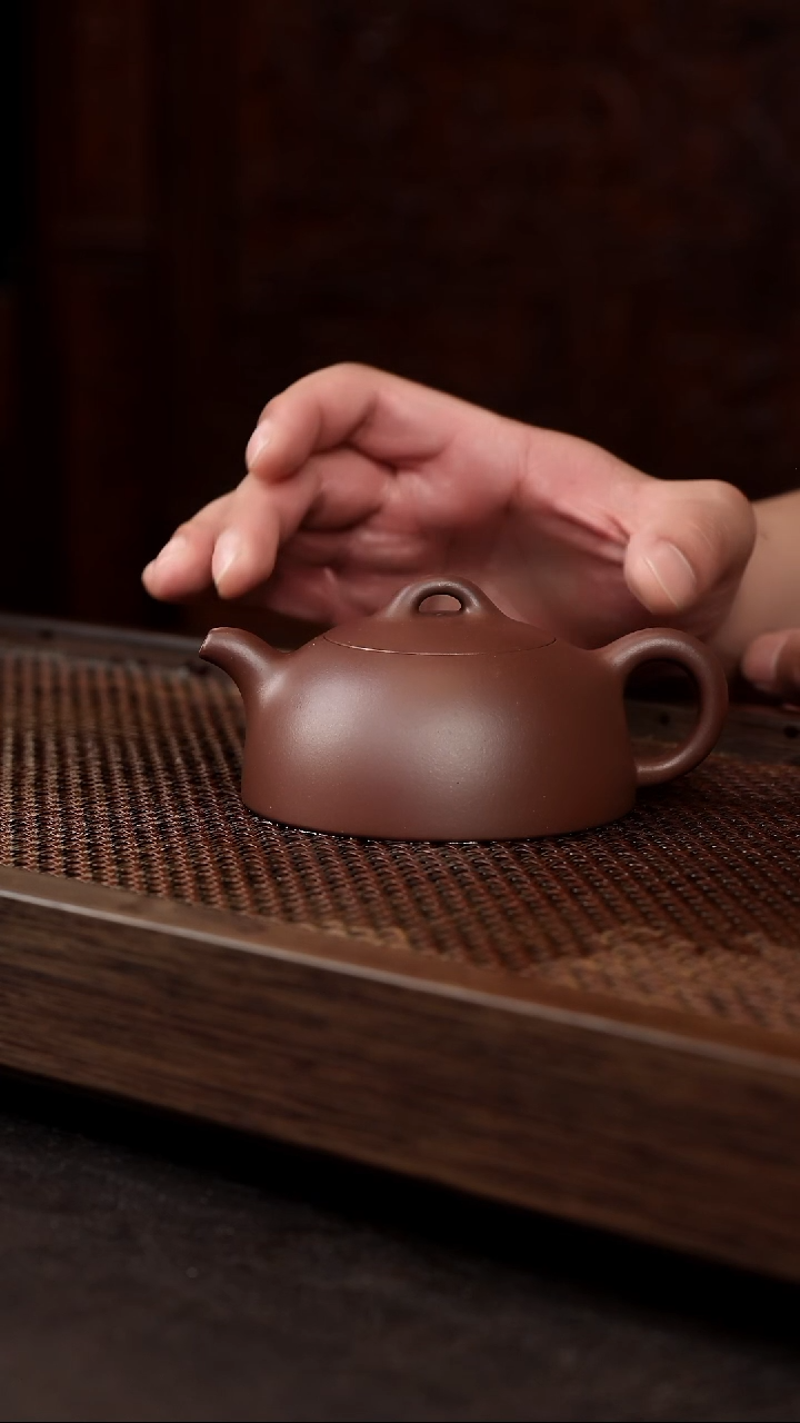 茶壶紫砂底槽清半月【带矿标证书】