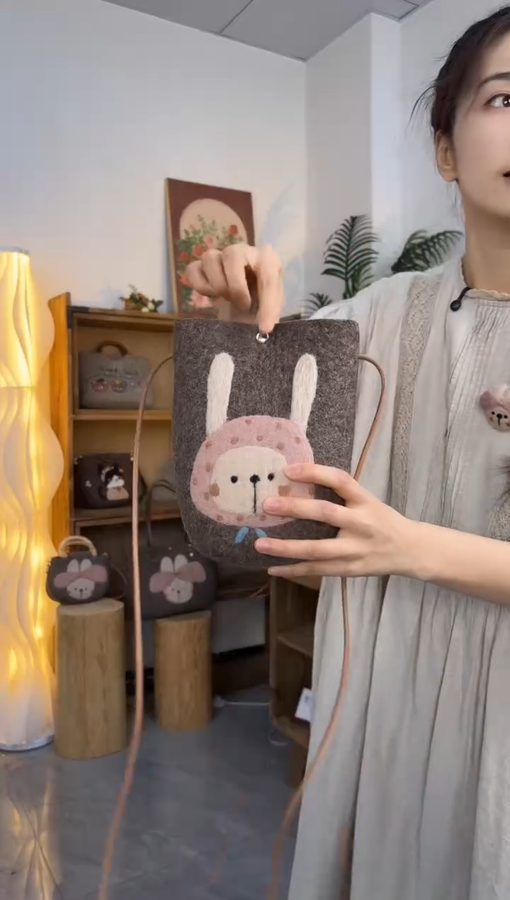 羊毛非遗纯手工 羊毛毡包包