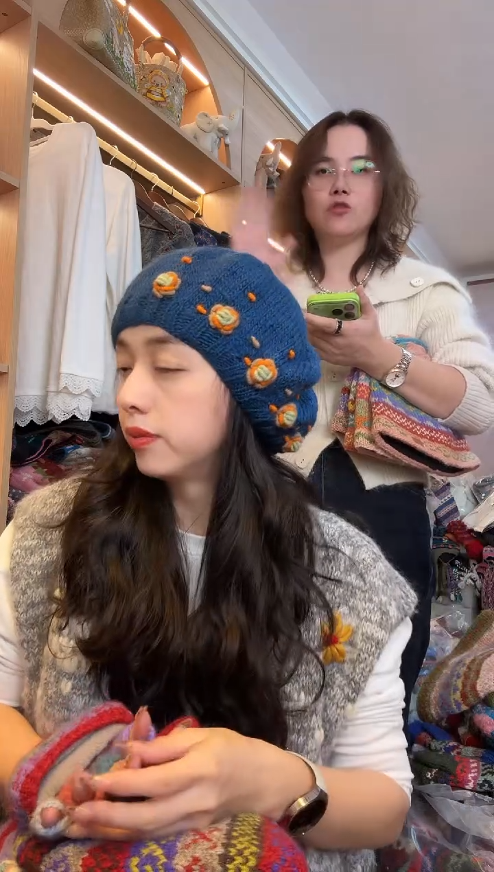 羊毛刘****?百羊毛刺绣贝雷帽A335