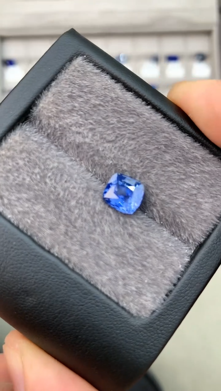 【闪购商品】定制蓝宝石裸石未镶嵌2.55ct 兰卡无烧蓝宝石