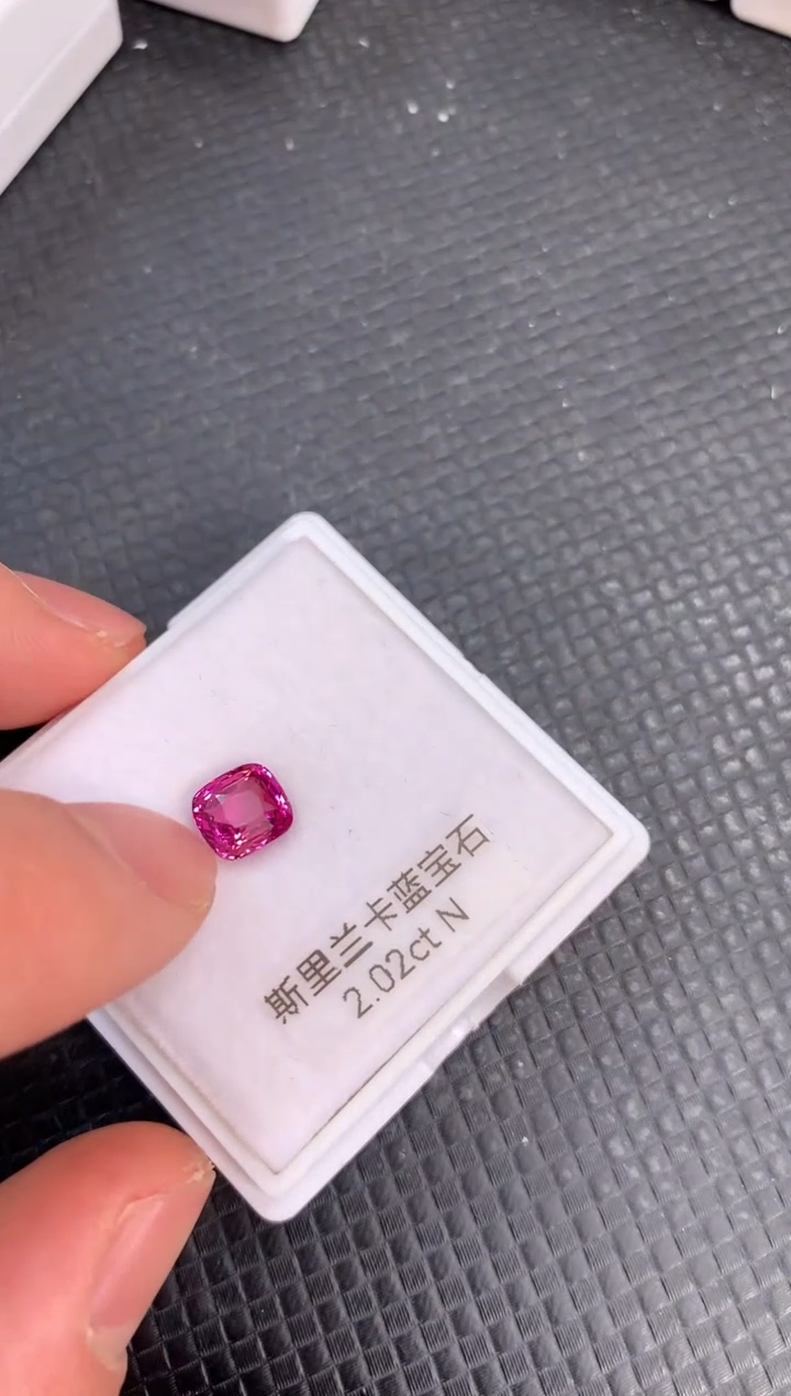 【闪购商品】蓝宝石裸石未镶嵌天然无烧粉紫色蓝宝石