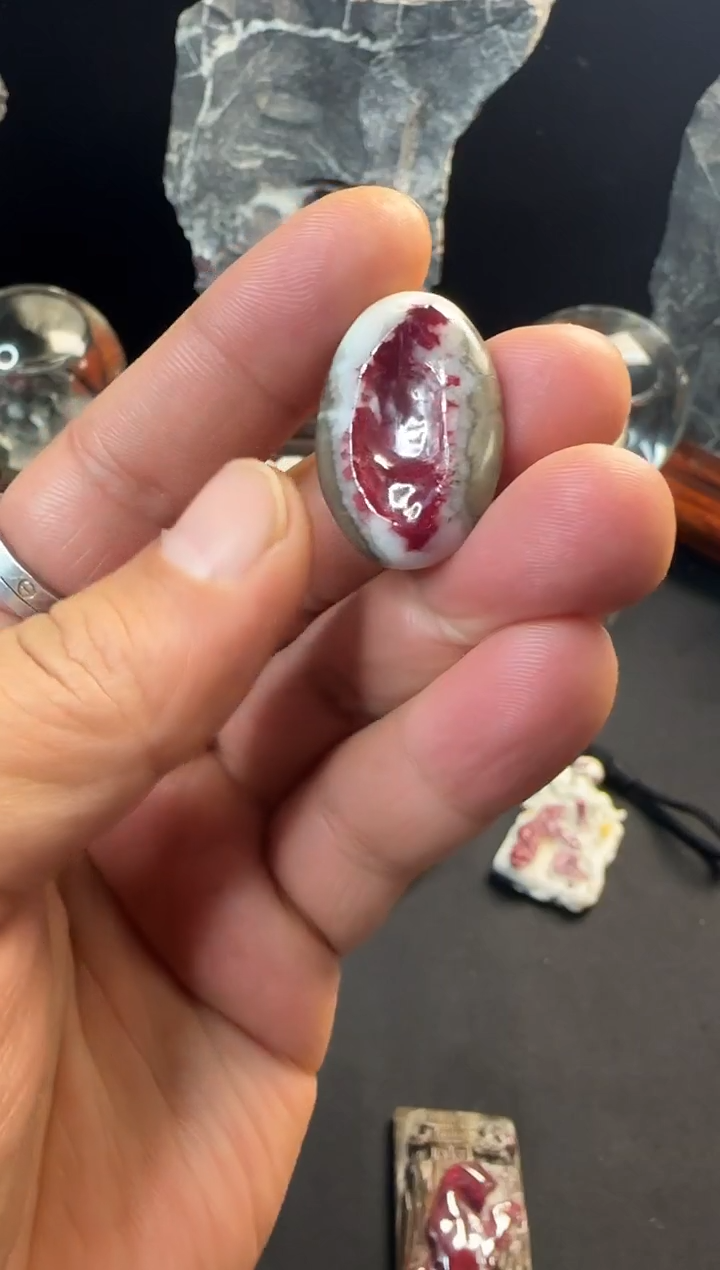 天然辰砂天然朱砂晶体原石吊坠挂件