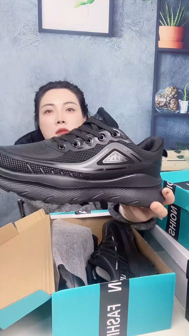 43全黑皮面运动鞋  断码 捡漏