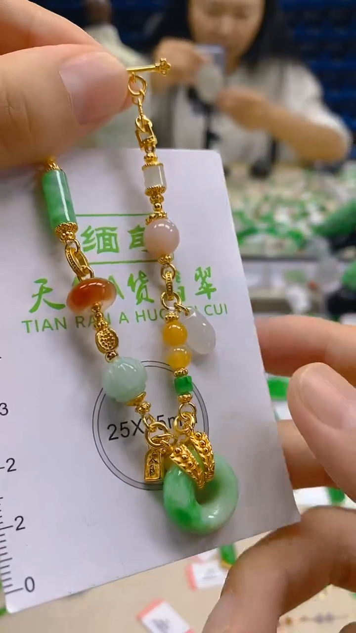 翡翠未镶嵌颈饰新号开播 全场乱卖