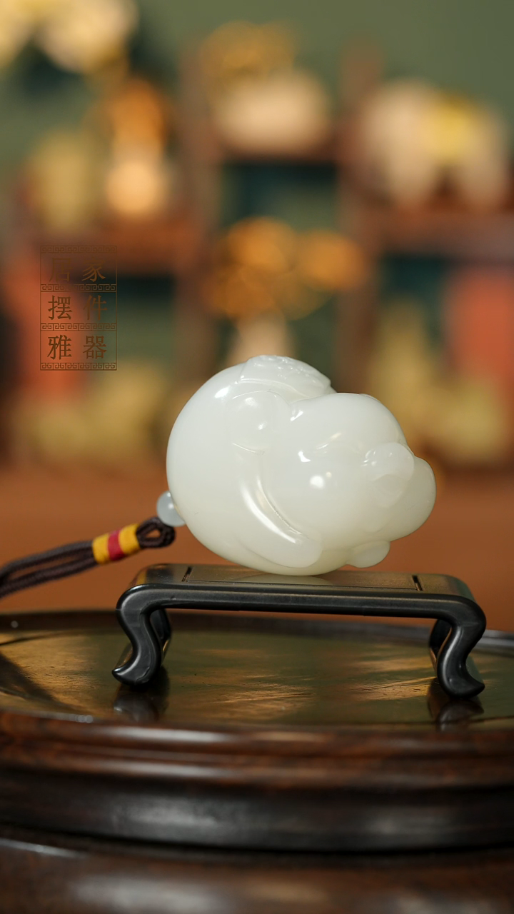 玉《纳福飞猪》摆件