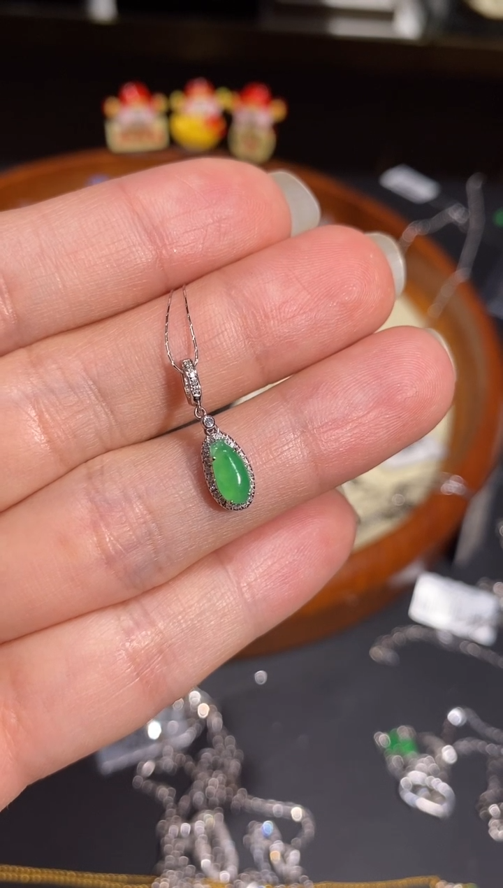 【闪购商品】翡翠吊坠(不含链)18K金镶嵌吊坠