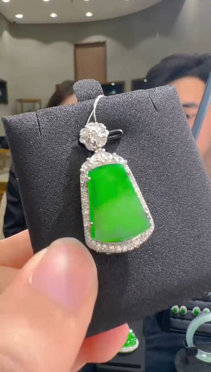 【闪购商品】翡翠吊坠(不含链)银S925镶嵌天然翡翠A货多样性发一件