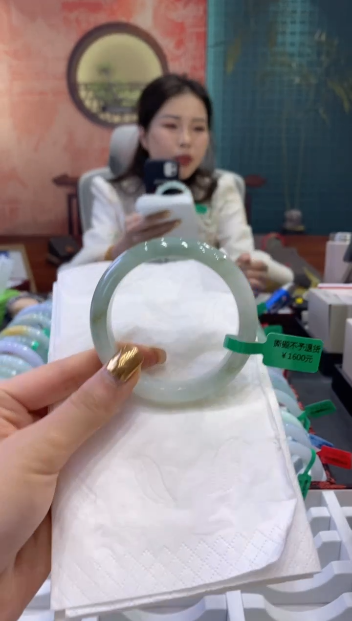 【闪购商品】翡翠手镯未镶嵌多人03931